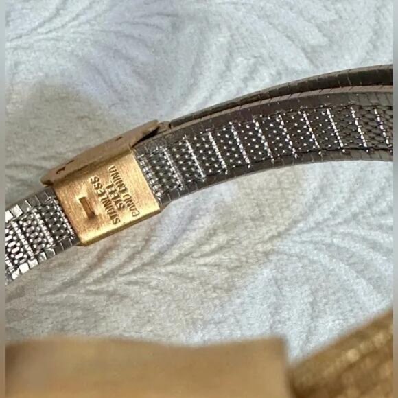 Rare Vintage Benrus Women’s Watch Gold Tone Stainless Steel 8” Beautiful Dainty - Picture 7 of 9